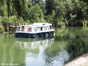 Ecluse de la Baine, bateau en amont