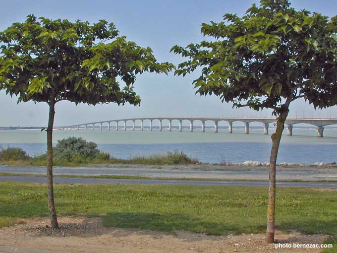 pont de l'�le de R� vu du continent