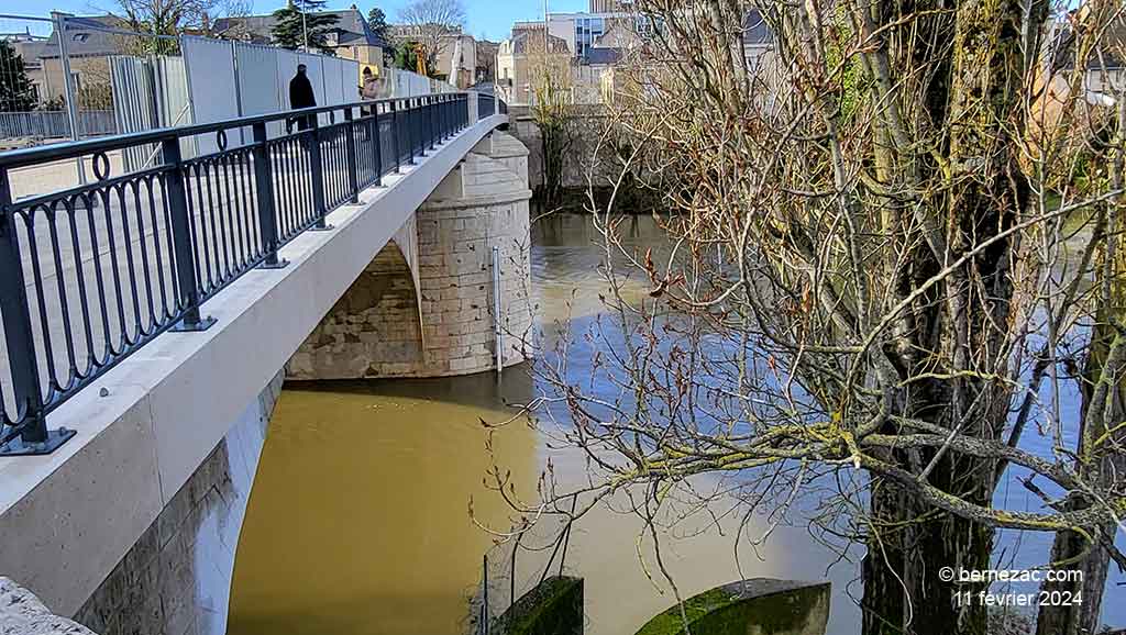 Poitiers, chantier réhabilitation du Pont-Neuf, février 2024