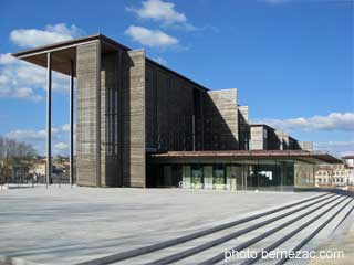 Niort, place de la Br�che, Office de Tourisme