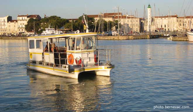 La Rochelle, le Passeur au soleil déclinant