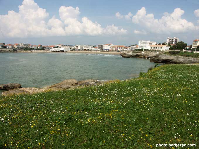 Royan Pontaillac, la baie et la plage par une belle journ�e de printemps