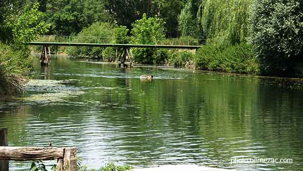 Chaniers, le parc de loisirs Moulin de la Baine