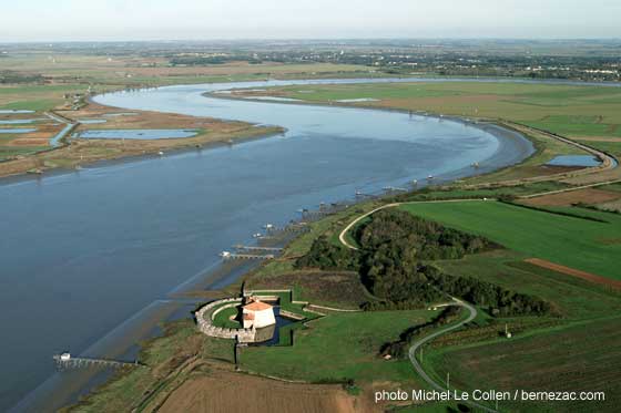 Saint-Nazaire-sur-Charente, vue aérienne sur le Fort Lupin et la Charente