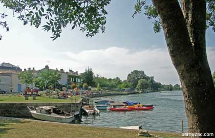 Port d'Envaux, maisons sur la Charente