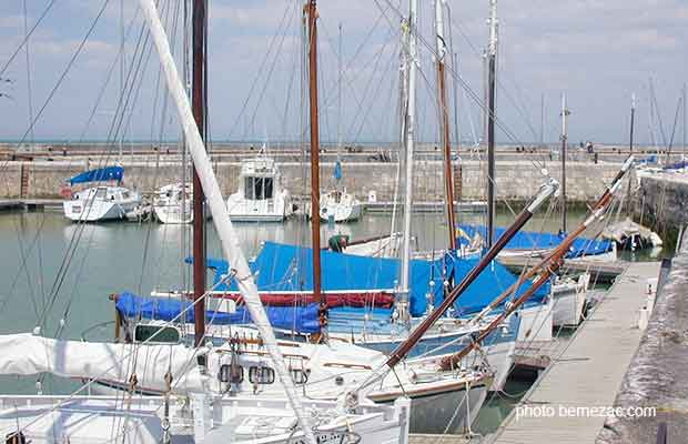 le port de La-Flotte-en-Ré et les quais