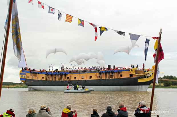 Rochefort l'Hermione sur la Charente le 6 juillet 2012