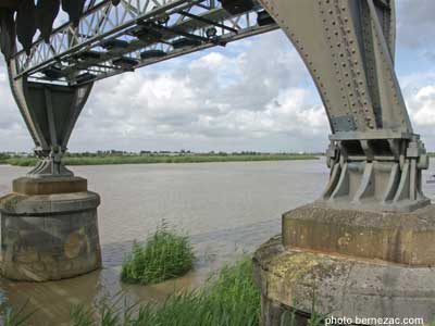 les piles, maçonnerie du pont transbordeur de Rochefort