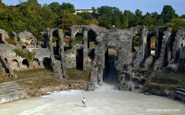 Saintes, arênes