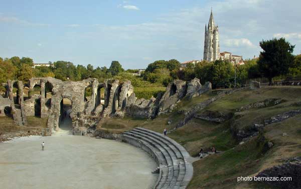 Saintes, les arênes et Saint-Eutrope