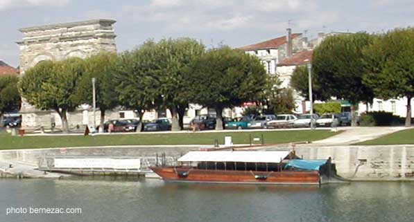 Saintes, gabarre sur la Charente