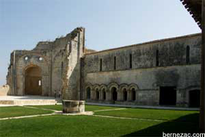 Abbaye de Trizay, Charente-Maritime