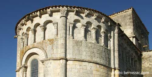 Vaux-sur-Mer, abside de l'église Saint-Etienne