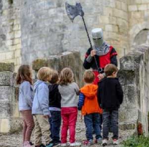 château saint-jean d'angle jeu enfants