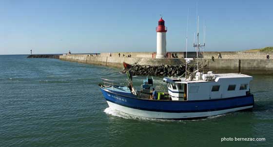 La sortie du port de La Cotinière, île d'Oléron