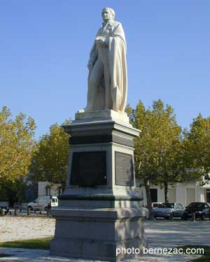 Marennes, statue du Marquis de Chasseloup-Laubat