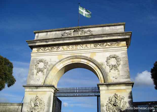 Rochefort, porte de l'arsenal