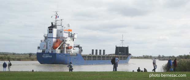 Rochefort, cargo sur la Charente