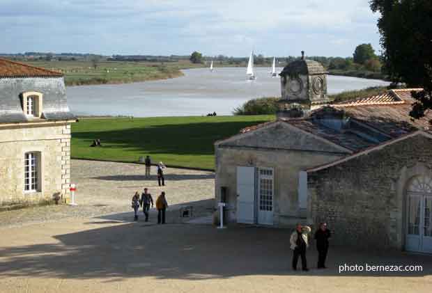 Rochefort, corderie  royale, vue sur la Charente