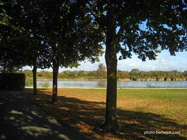 Rochefort, jardin des retours, bord de charente