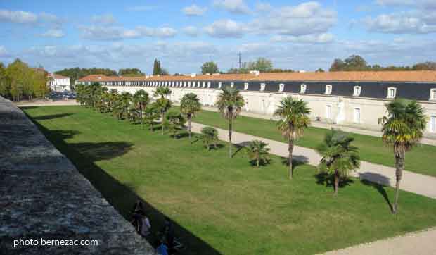 Rochefort, la corderie royale, façade côté ville