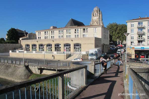 Saintes, la passerelle sur la Charente