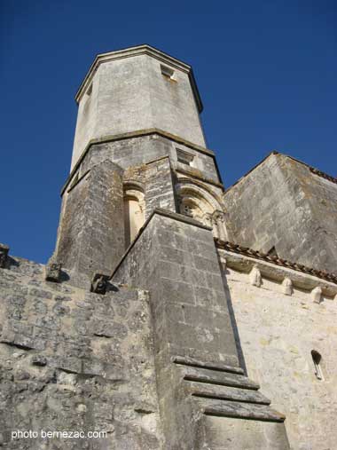 Saint-Palais-sur-Mer,le Vieux Clocher, base romane et amer