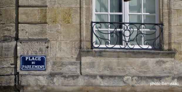 Bordeaux, place du Parlement architecture