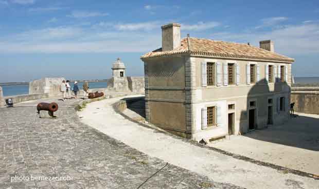 Fort Louvois, la caserne