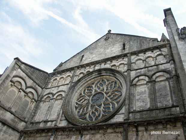 Cognac, l'église Saint-Léger, rosace