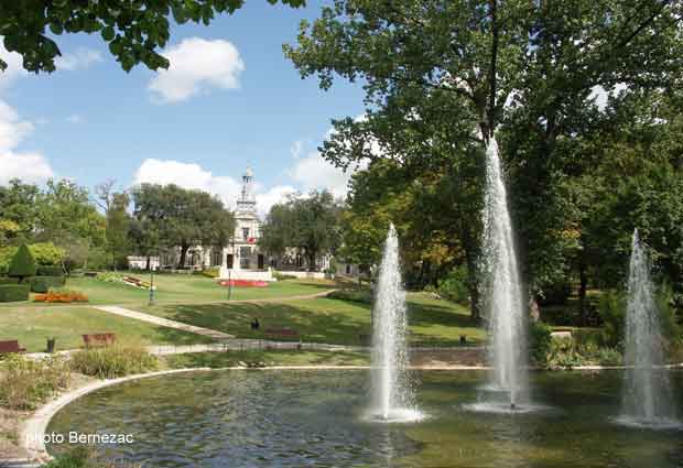 Cognac, le parc de l'Hôtel de Ville