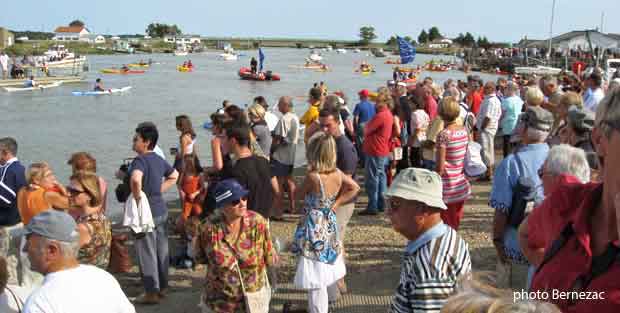 La remontée de la Seudre, la foule à l'arrivée à L'Eguille