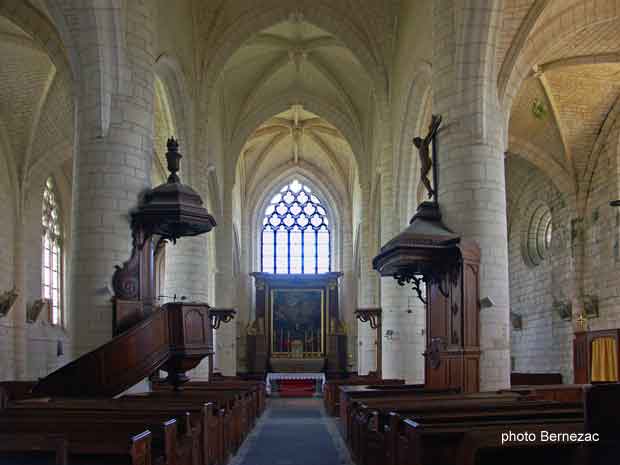 Esnandes, église Saint-Martin, la nef et les bas-côtés