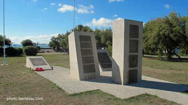 Le Verdon-sur-Mer, pointe de Grave, le monument Opération Frankton