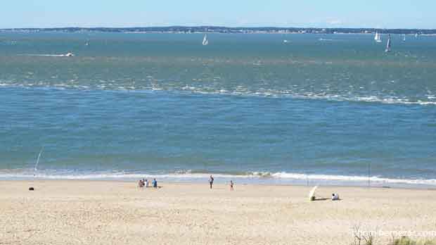 Le Verdon-sur-Mer, pointe de Grave, le courant dans l'estuairevu des dunes