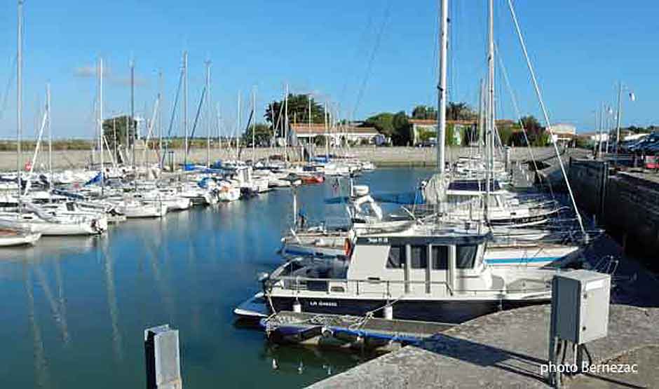 ars-en-ré, un bassin du port