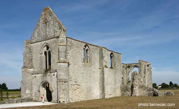 Abbaye des Châteliers, vue en arrivant de Rivedoux