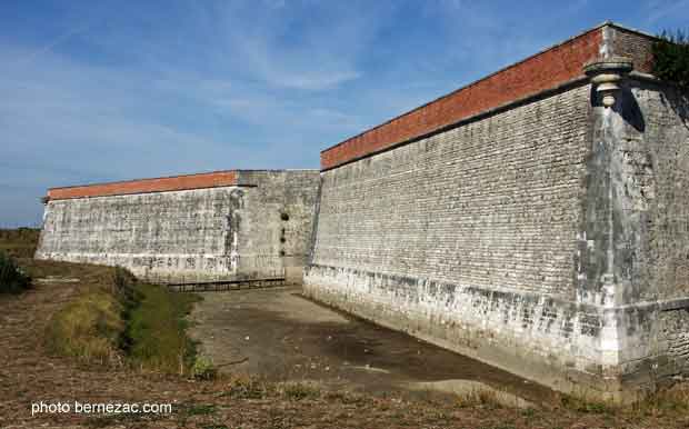 fort de la prée, murailles