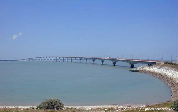 Le pont de l'île de Ré, vue depuis La Pallice