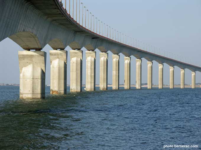 le pont de l'île de Ré vu de l'île