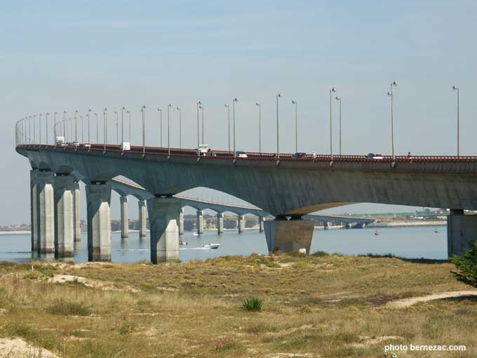 le pont de l'île de Ré vu de l'île