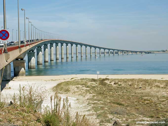 le pont de l'île de Ré vu de l'île