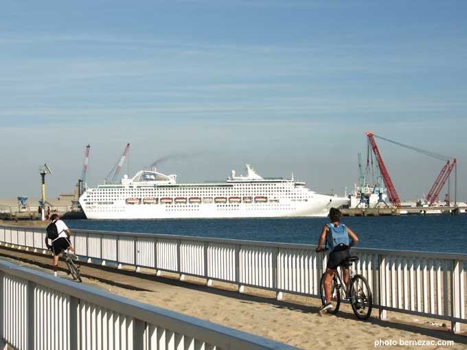 pont de l'île de Ré, vue sur La Pallice