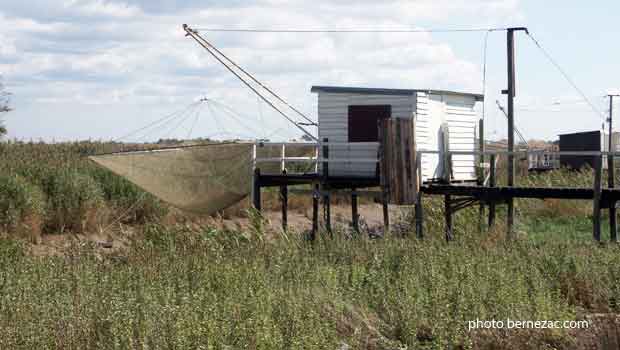 Port Conac, les carrelets sur les chenaux des marais