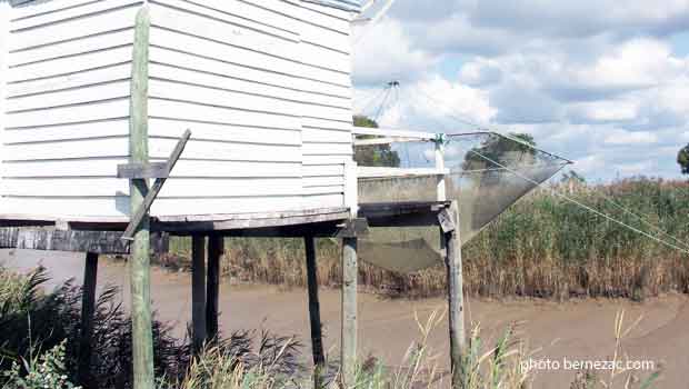 Port Conac, les carrelets sur les chenaux des marais