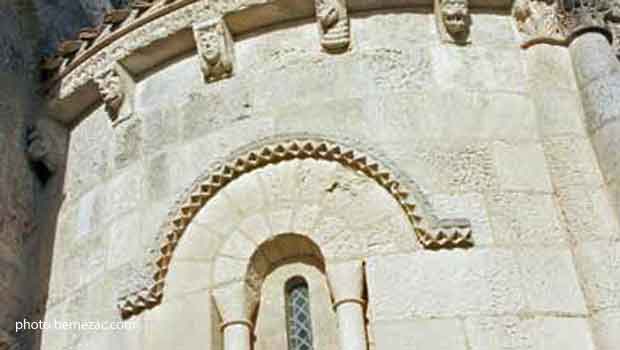 Talmont, l'absidiole côté nord, de l'église Sainte-Radegonde