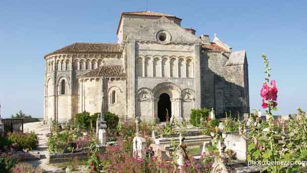 Talmont, église Sainte-Radegonde, façade nord, entrée principale