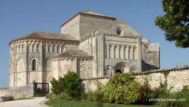 Talmont, église Sainte-Radegonde, entrée du cimetière