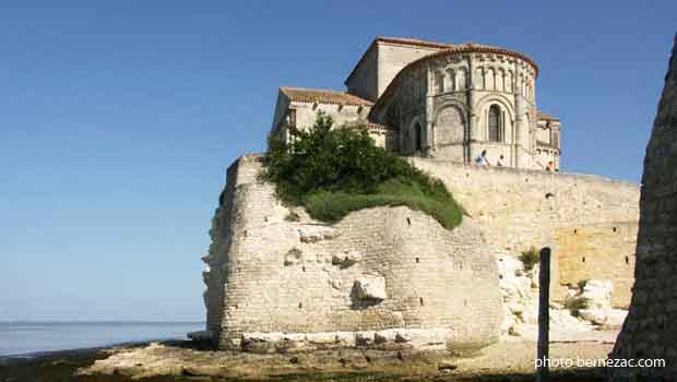 Talmont-sur-Gironde, église Sainte-Radegonde, à marée basse