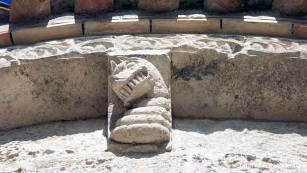 Talmont, l'absidiole côté nord, de l'église Sainte-Radegonde, modillons